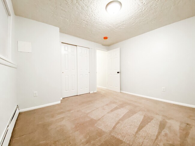 Building Photo - 5033 Pineridge Ave