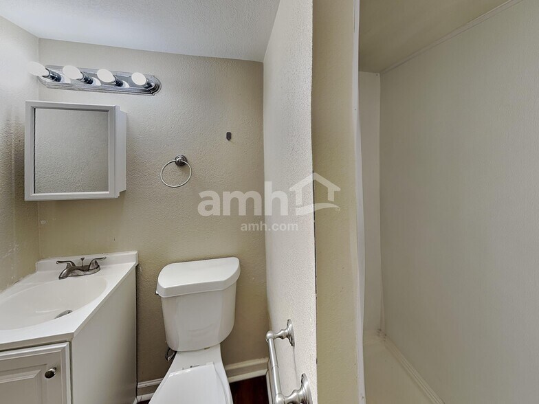 Building Photo - 12032 Forest St