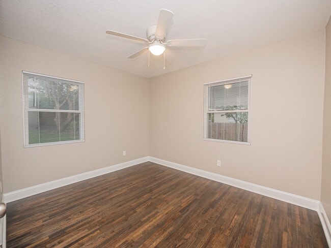 Building Photo - 1512 E Fern Rd