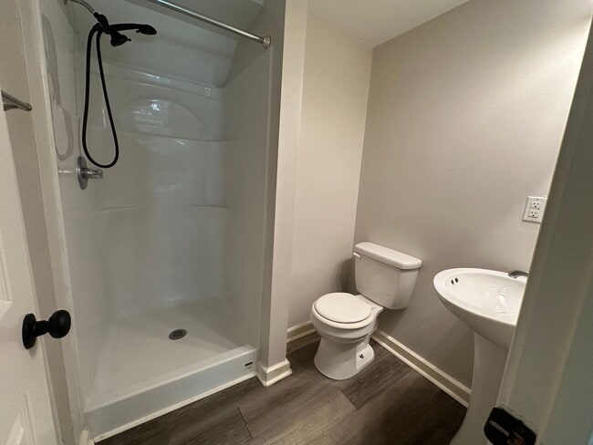 Building Photo - Welcome to this stunning 4-bedroom, 2-bath...