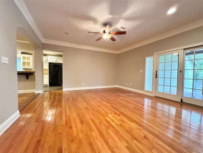 Building Photo - 1300 Crestwood Rd