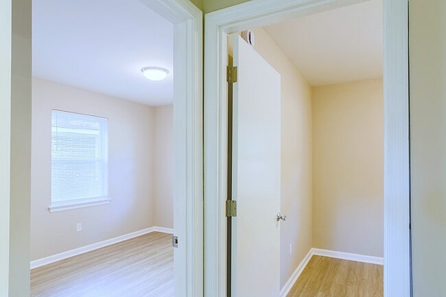 Building Photo - 11304 Largo Dr