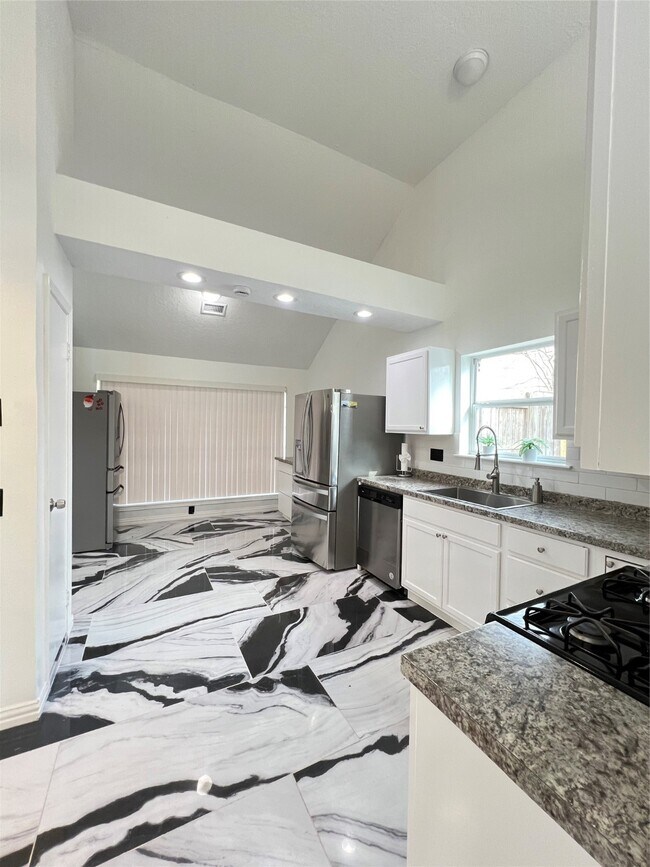 Building Photo - 10123 Early Spring Dr