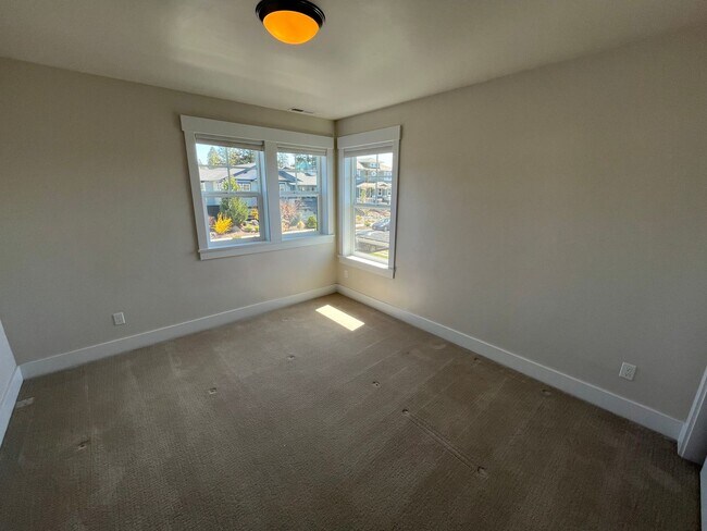 Building Photo - Beautiful 3 Bed/2.5 Bath Home in NW Bend - Fields Street