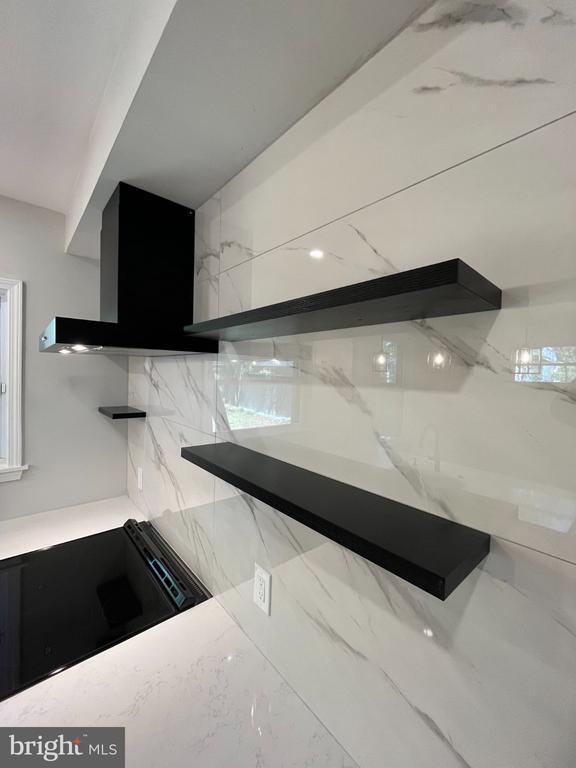 Building Photo - 327 Whittier St NW