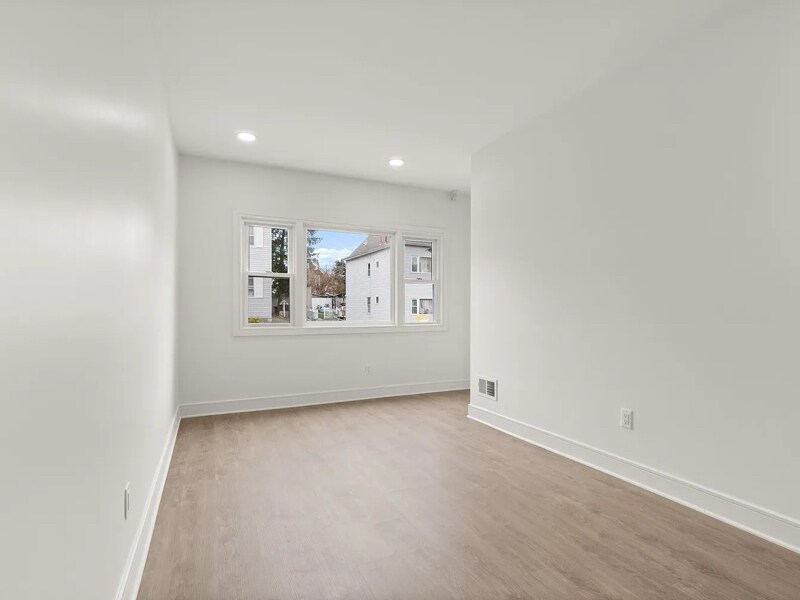 Building Photo - 99 Russell St