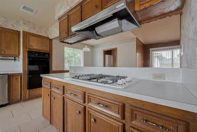 Building Photo - 9126 Willow Meadow Dr