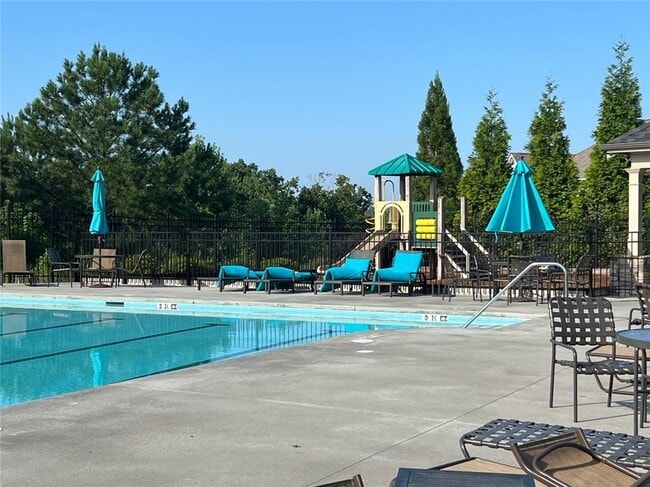 Building Photo - 370 Broadmoor Dr