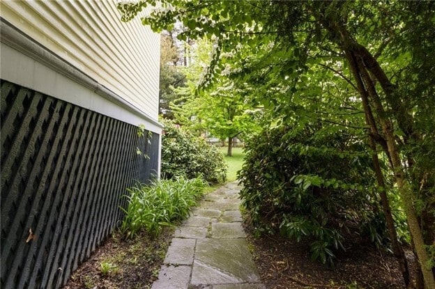 Building Photo - 45 Ayrault St