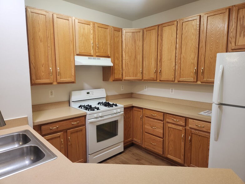 Kitchen - 103 Swallow Pointe Ct