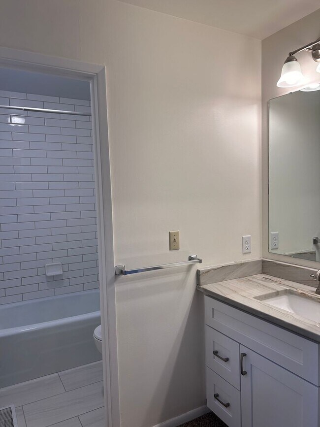 Building Photo - Southhill Duplex