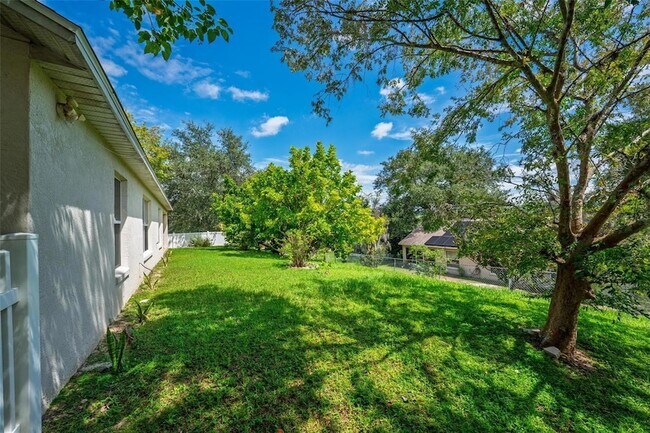 Building Photo - 818 Cherry Laurel St
