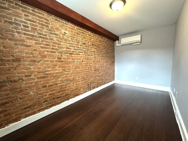 Building Photo - Stunning 4-Bedroom Townhome in the Heart of Fishtown! Available NOW!