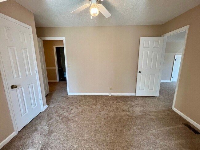 Building Photo - 2563 Carriage Dr