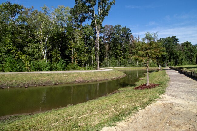 Building Photo - 426 Queenview Ln