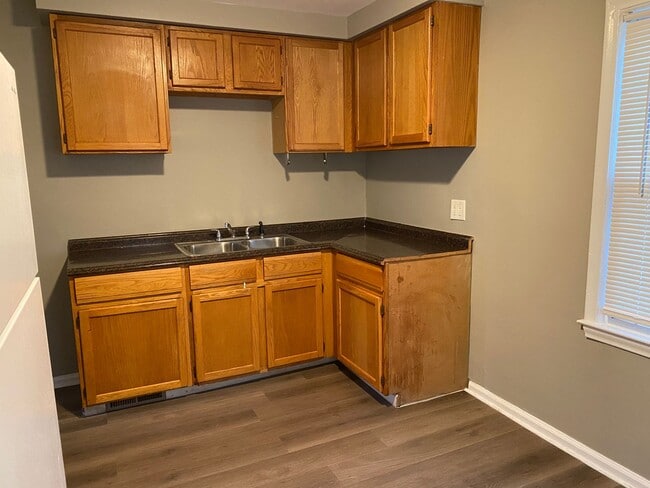 Building Photo - 3  Bedroom Home In Roseville