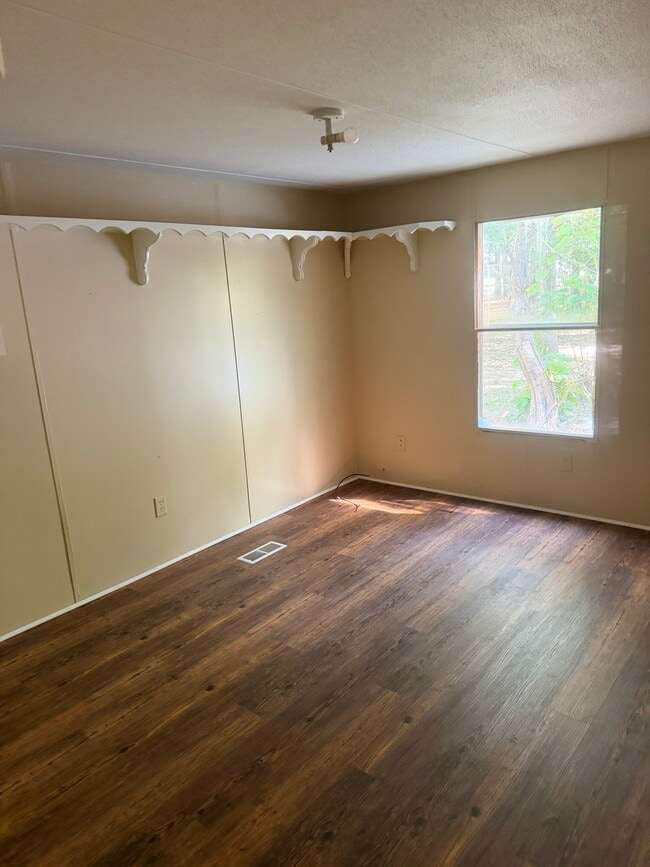 Building Photo - 798 E Clearwater Dr