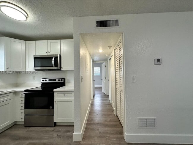 Building Photo - 2910 Pierce St