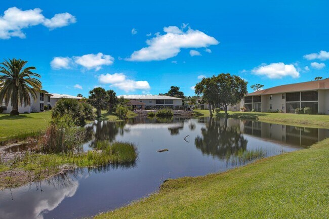Building Photo - Bright and Spacious 2 Bedroom Condo in Spanish Pines