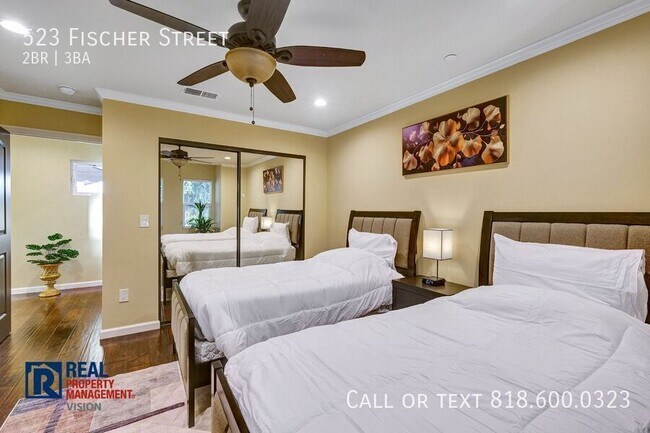 Building Photo - 523 Fischer St