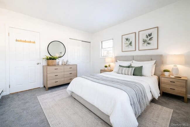 Building Photo - 1550 Montauk Hwy