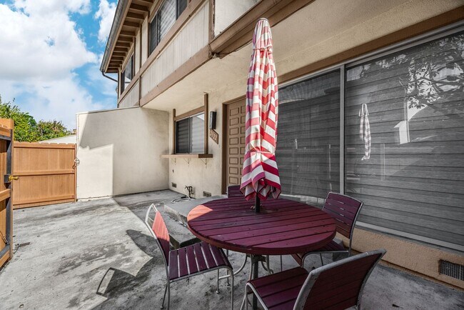 Building Photo - Bright and Open 3 Bedrooms Plus 2 Car Garage