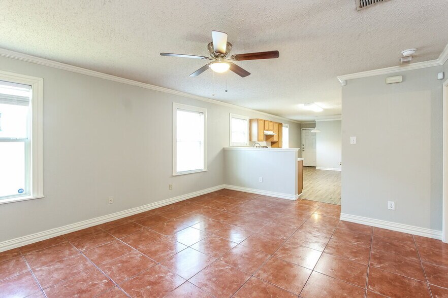 Building Photo - 4812 Waterford Dr