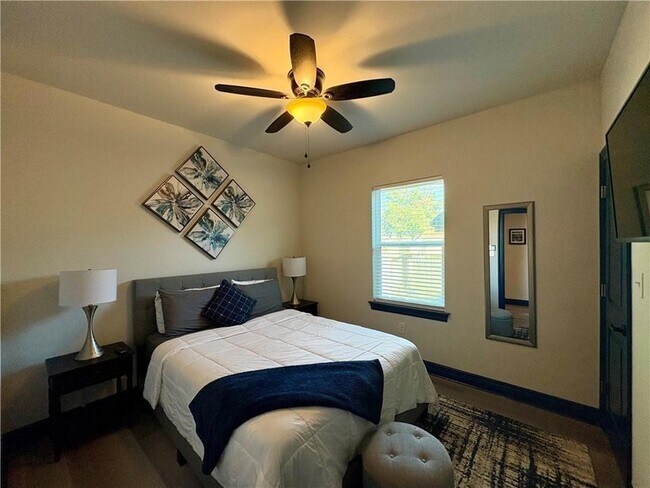 Building Photo - 431 Leboeuf St