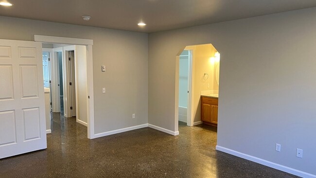 Building Photo - Charming 3 Bedroom and 2.5 Bathroom home located in desirable Tacoma