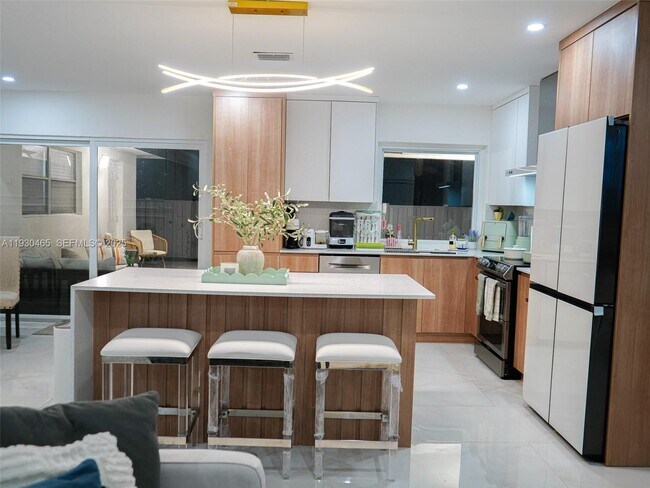 Building Photo - 7951 NW 37th Dr