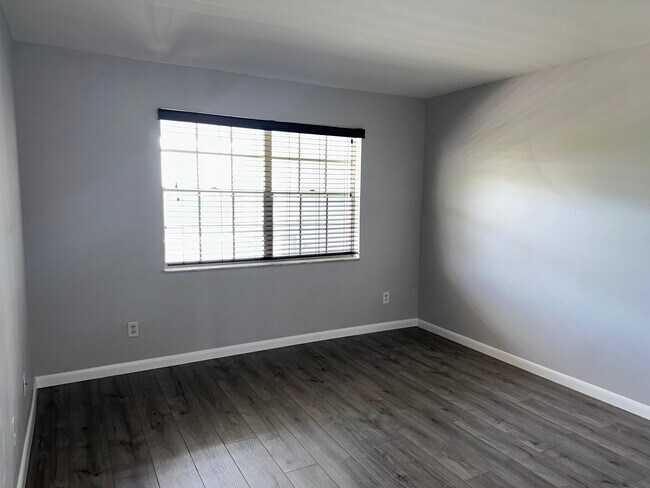 Building Photo - 905 Southridge Rd