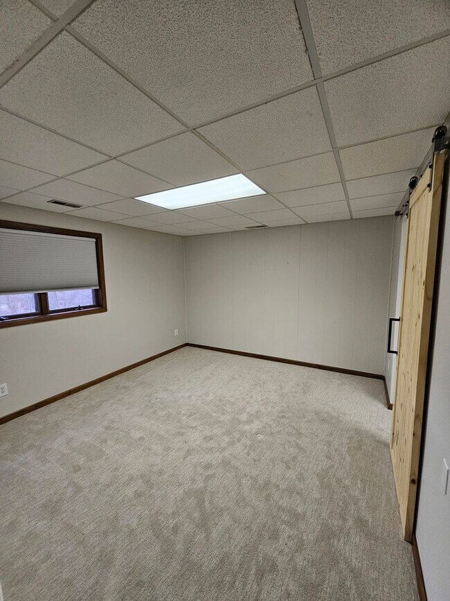 Building Photo - Remarkable 5 Bedroom Home For Rent in Mentor