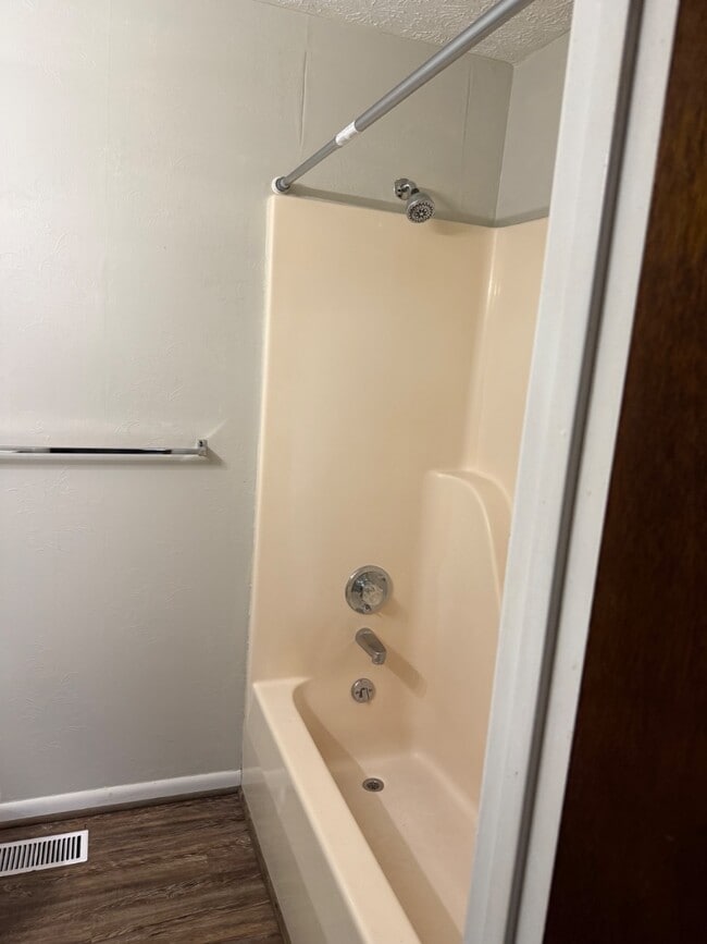 Building Photo - 907 Ivan Dr SW