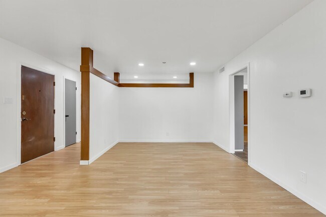 Building Photo - 1020 Seamas Ave