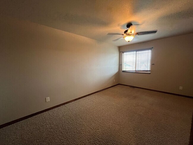 Building Photo - Beautiful single-family home in Berthoud!