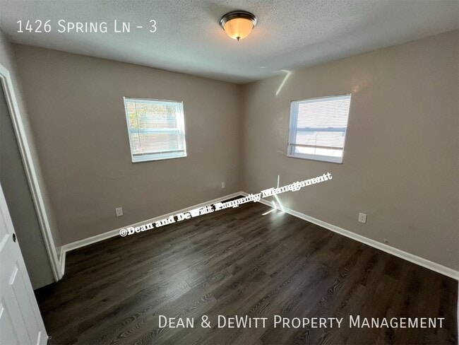 Building Photo - 1426 Spring Ln