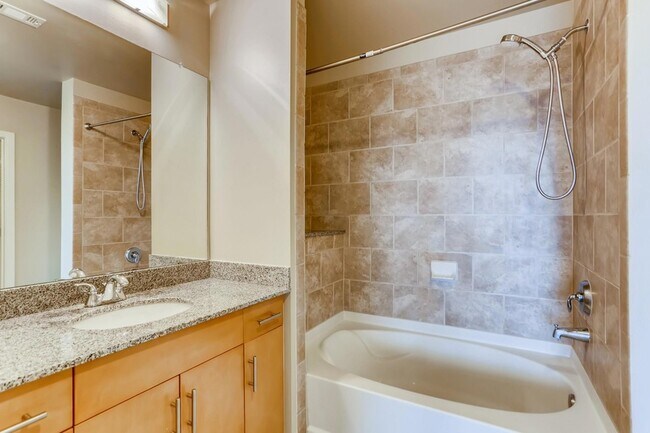 Building Photo - 360 Nueces St