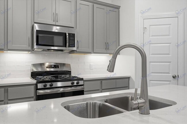 Building Photo - 3960 Chesapeake Ln