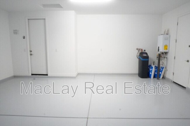 Building Photo - 40562 W Michaels Dr