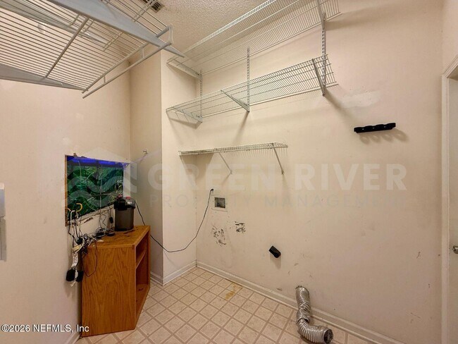 Building Photo - 2927 Waters View Cir