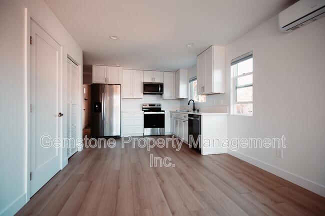 Building Photo - 5263 Tipton St