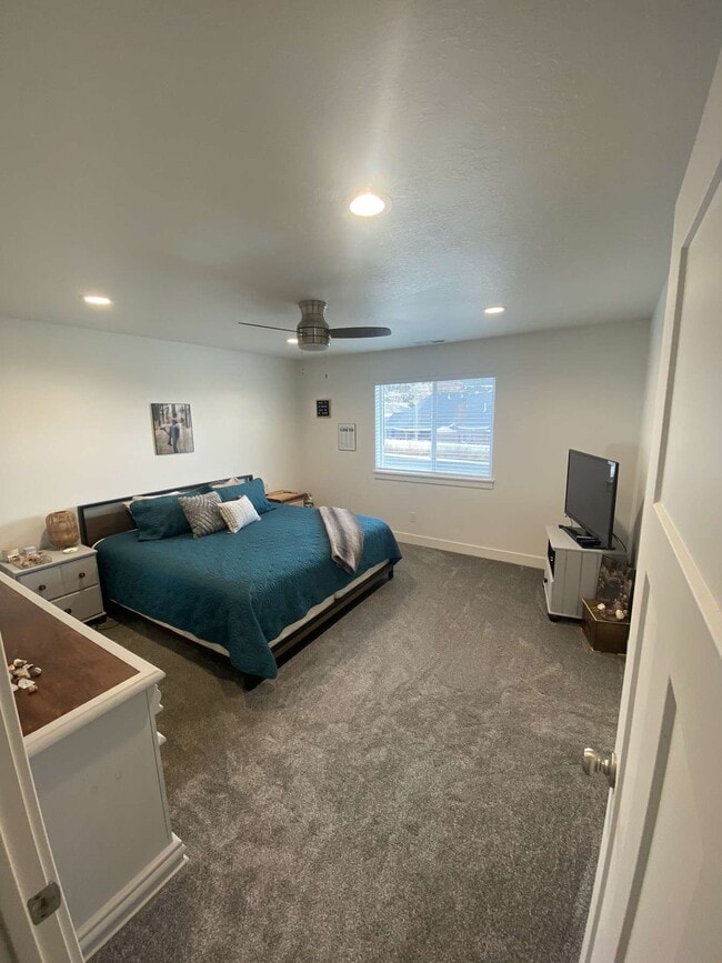 Building Photo - 546 E 625 S