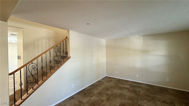 Building Photo - 3173 Color Palette Ave