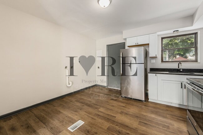 Building Photo - 85 Stevens Ave