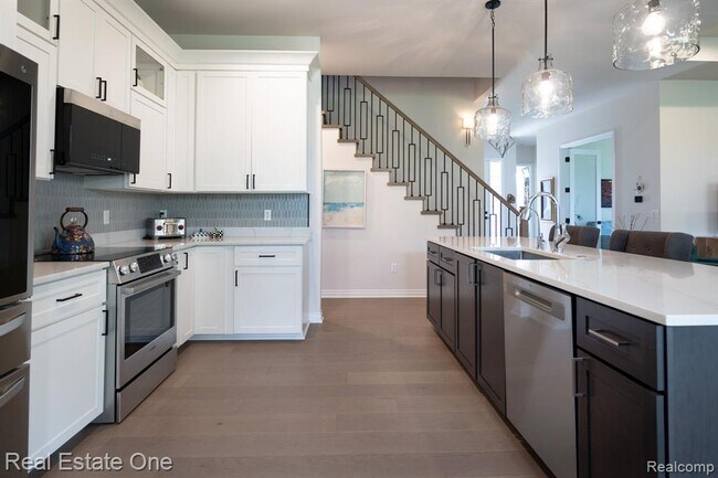 Building Photo - 850 Marlayna Dr