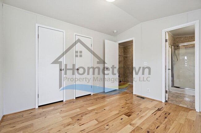 Building Photo - 5563 E Grove Ave