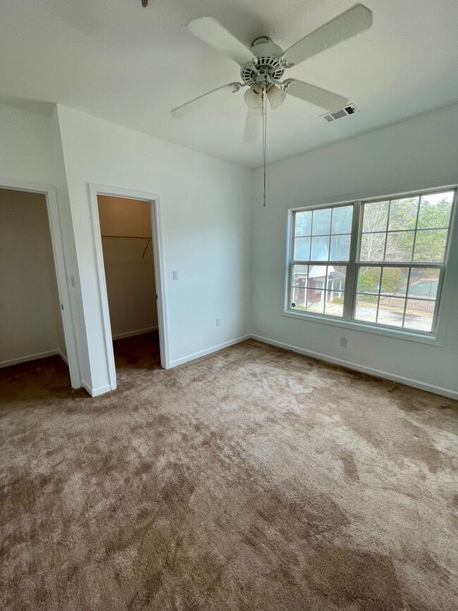 Building Photo - Newly Renovated 3 Bedroom Condo at a GREAT Price!