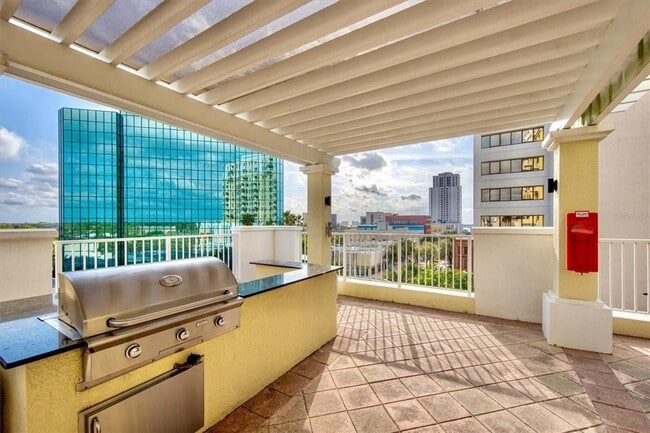 Building Photo - 628 Cleveland St