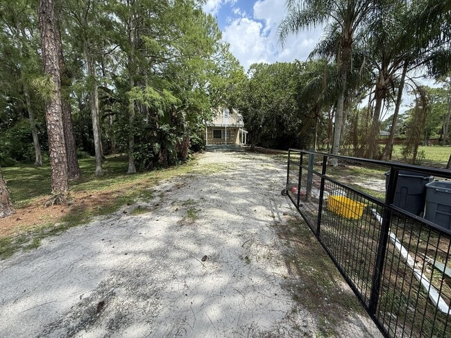 Building Photo - 17503 30th Ln N