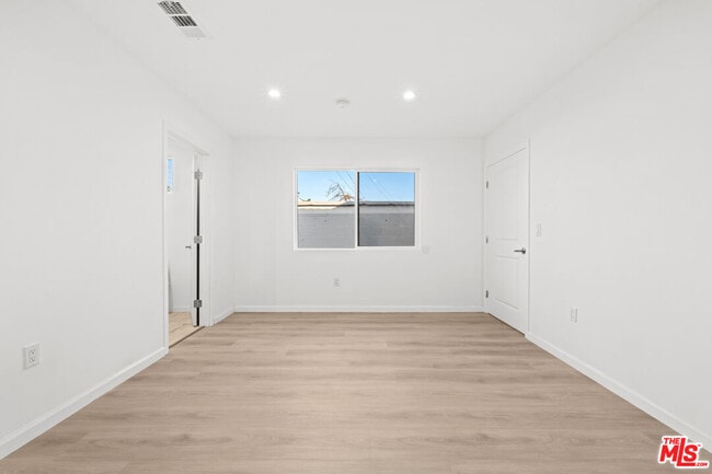 Building Photo - 1642 S Crest Dr